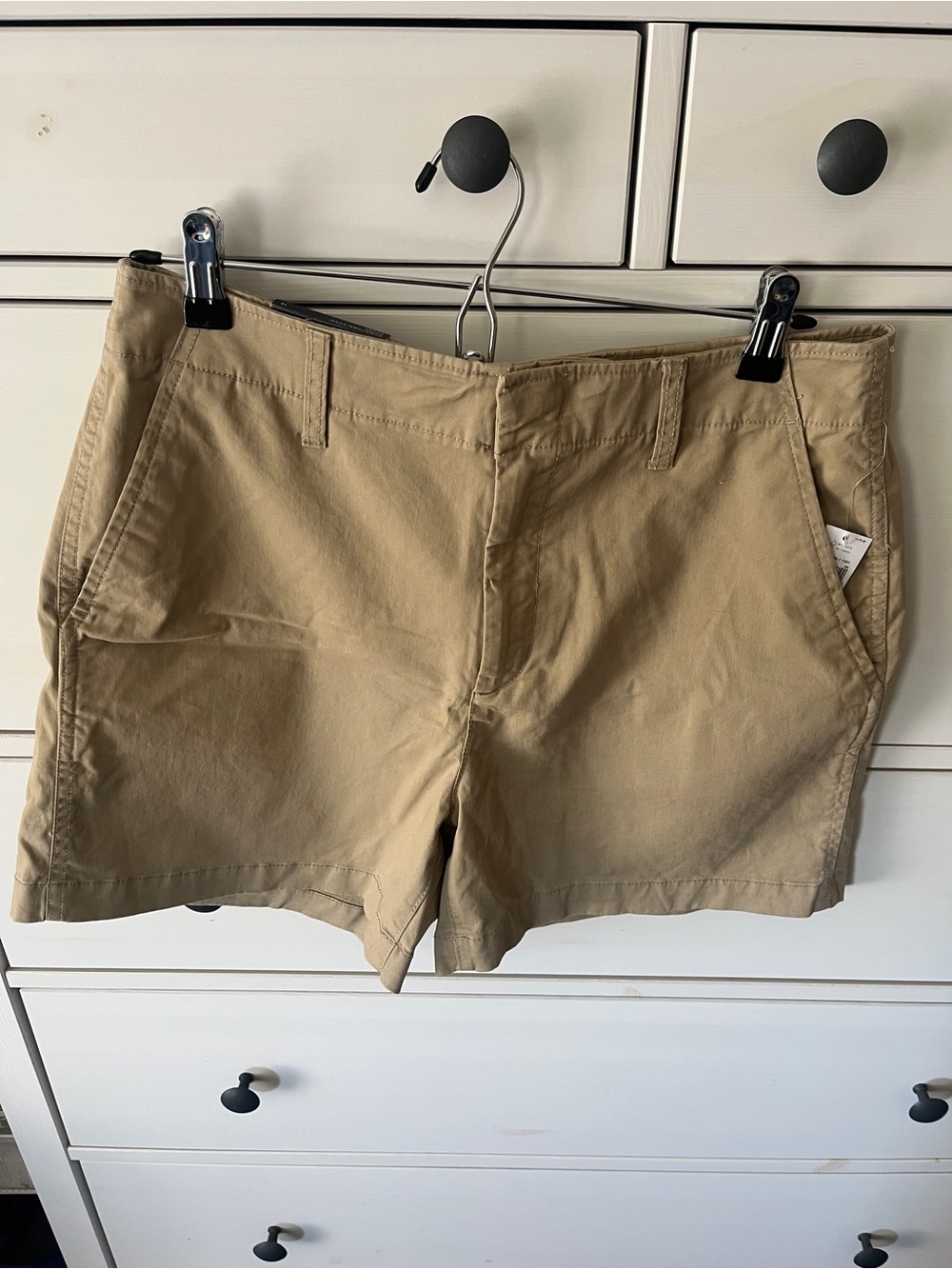 NWT GAP Women’s Downtown Khaki Shorts Size 10